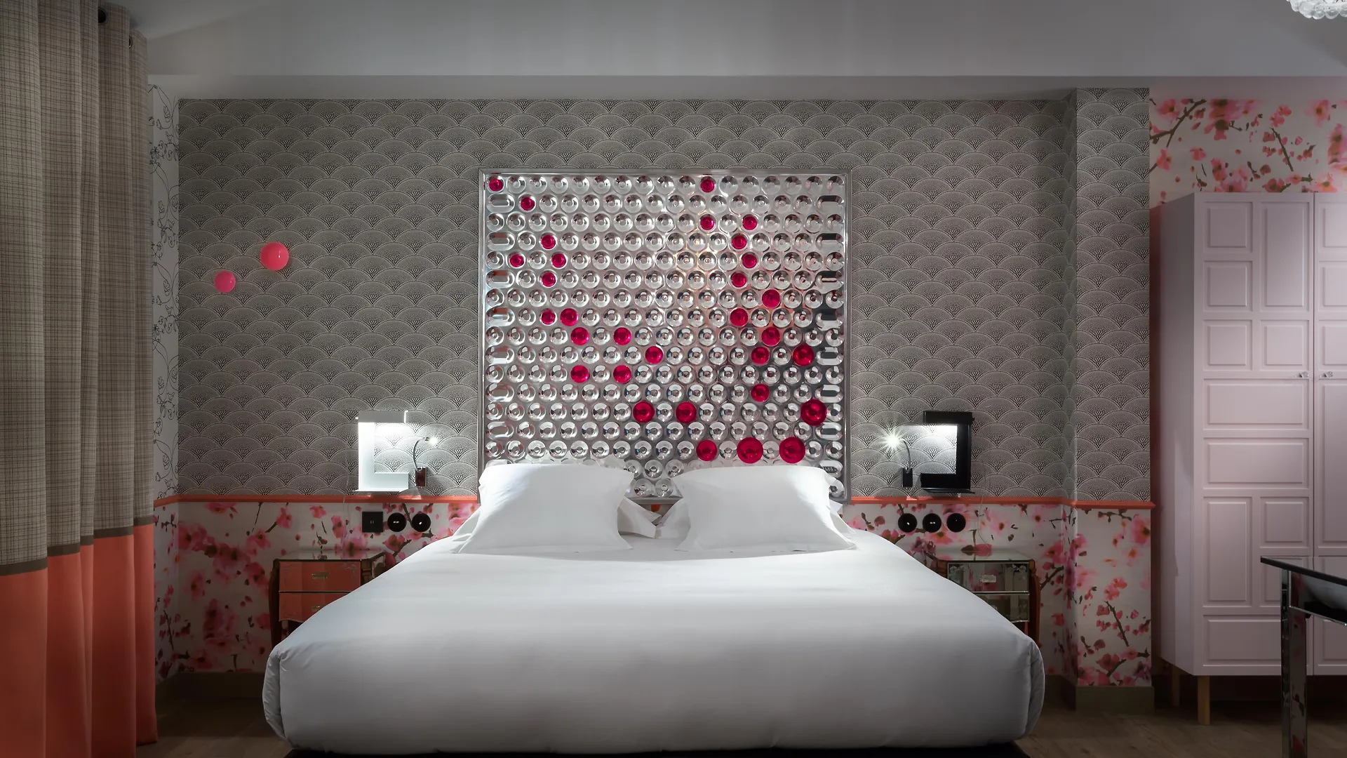 Crayon Rouge Paris