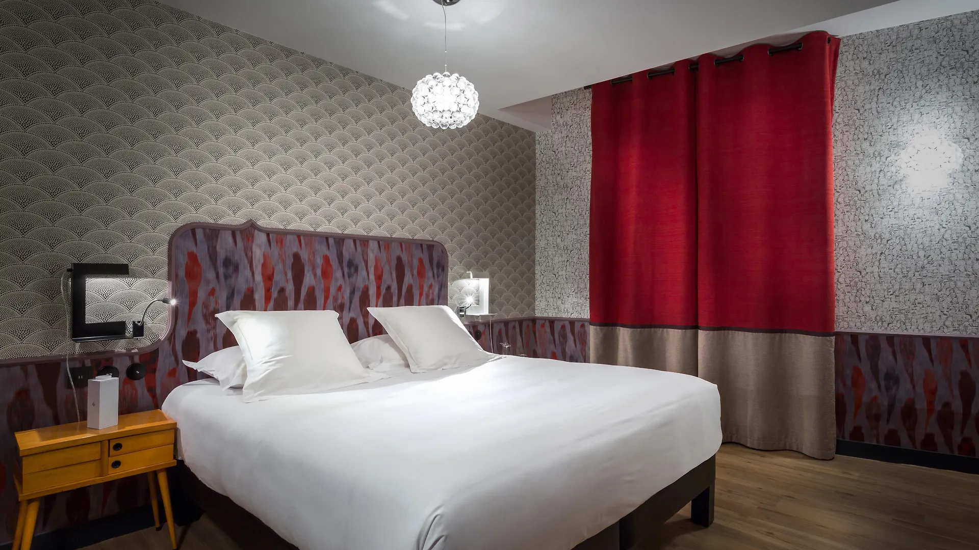 Hotel Crayon Rouge 4*